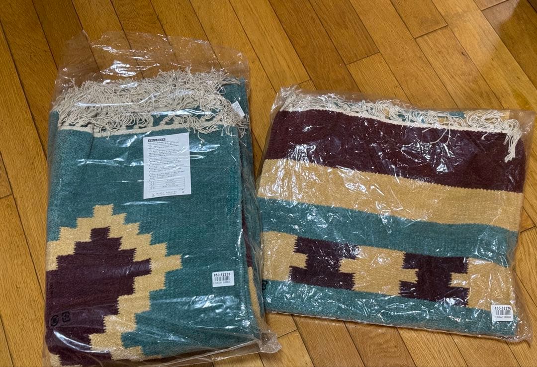 キリム風　幾何学模様 ウールラグ とキッチンマット　フリンジ付き