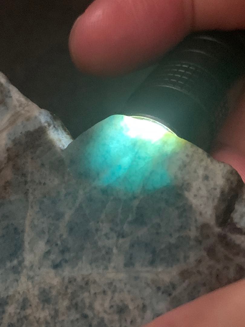 濃い青　糸魚川翡翠　入りコン沢原石　青ひすい　ヒスイ　国産鉱物　水石　根付　勾玉