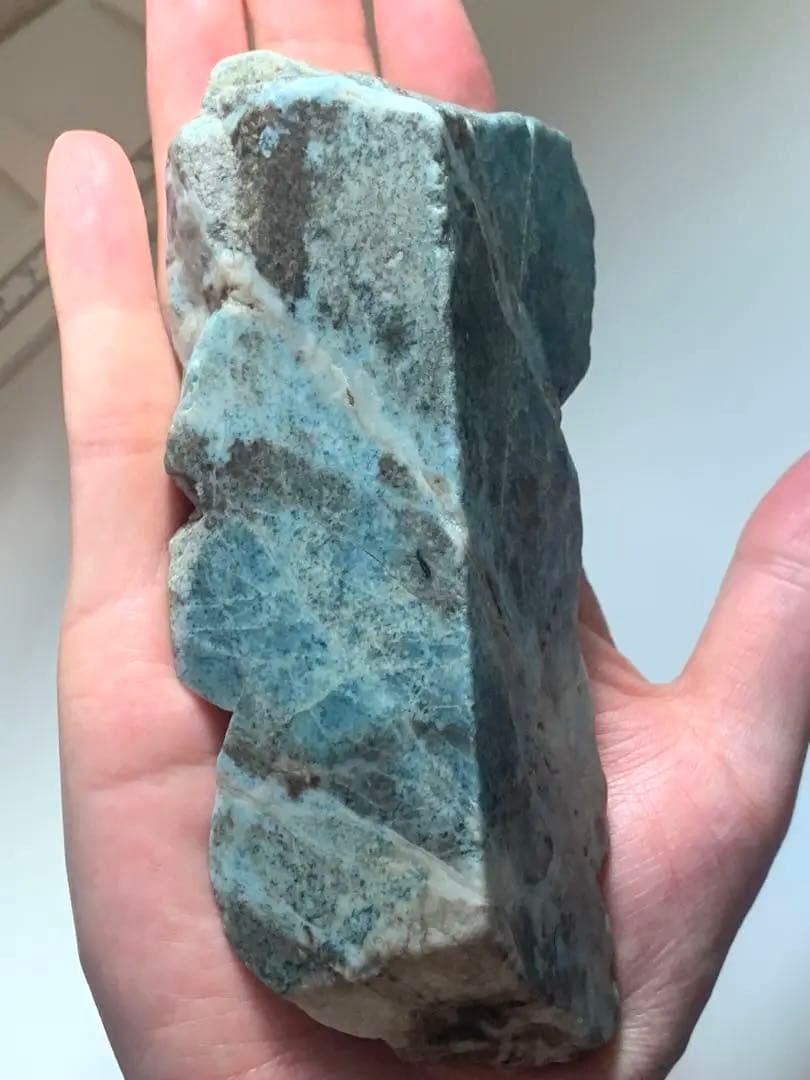 濃い青　糸魚川翡翠　入りコン沢原石　青ひすい　ヒスイ　国産鉱物　水石　根付　勾玉