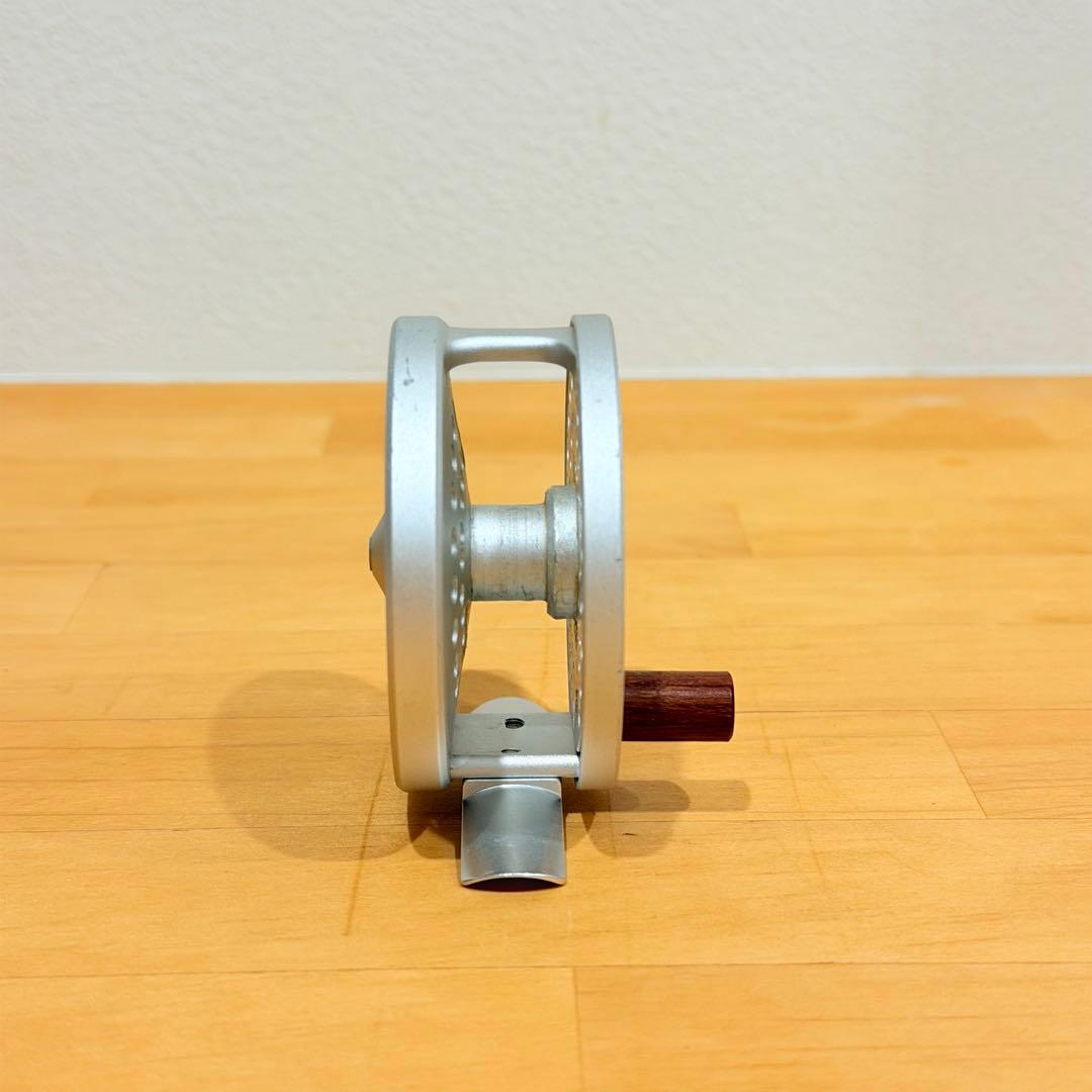 【希少　刻印エラー】UFM ウエダ カンタータ 2100 フライ　渓流 トラウト