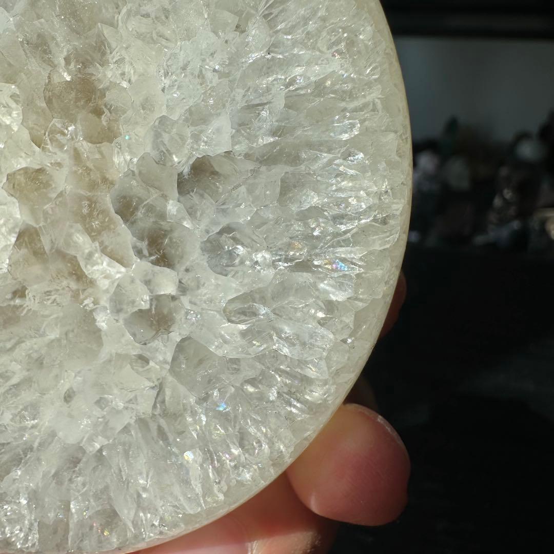 天然石砂糖感じ瑪瑙の月　置物　台座付きNO.040501