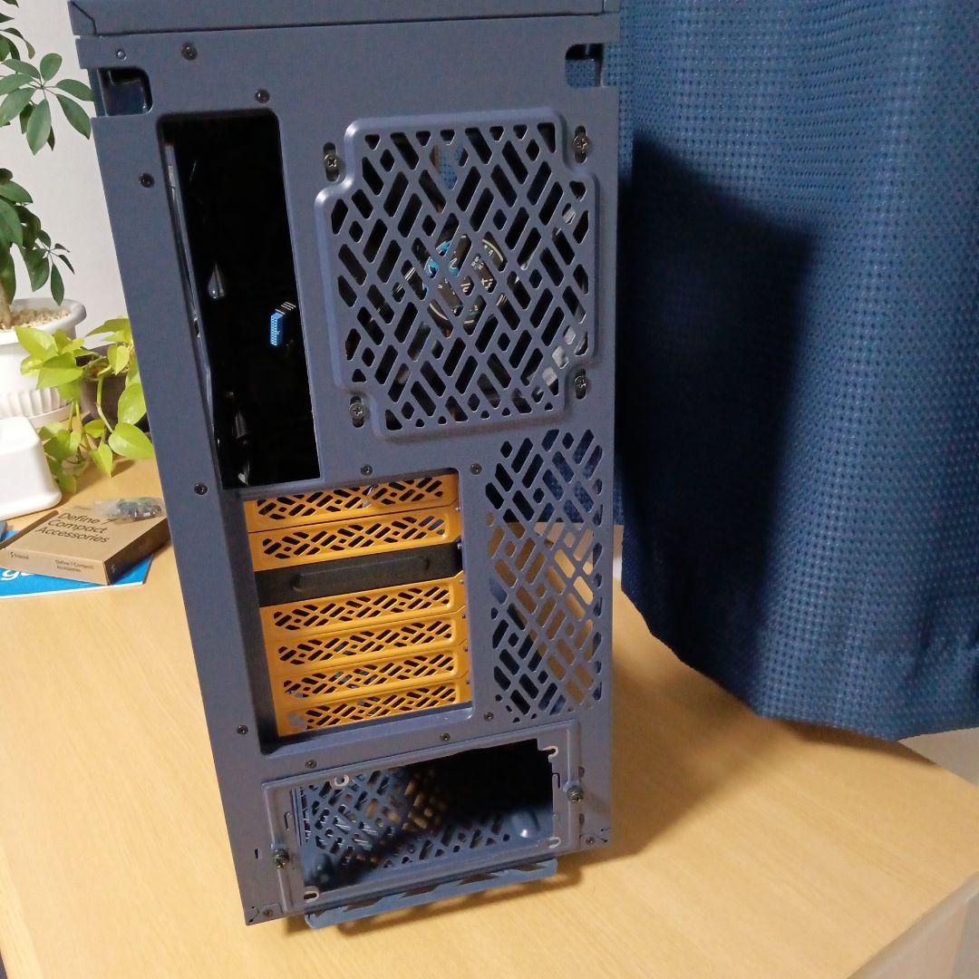 ATX対応　ミドルタワーPCケース　Fractal Design