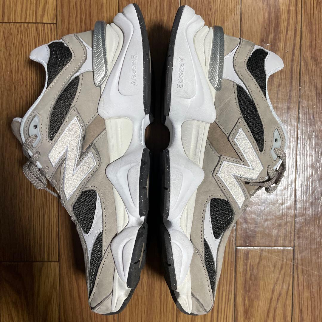 New Balance 9060シリーズ ベージュ/グレー