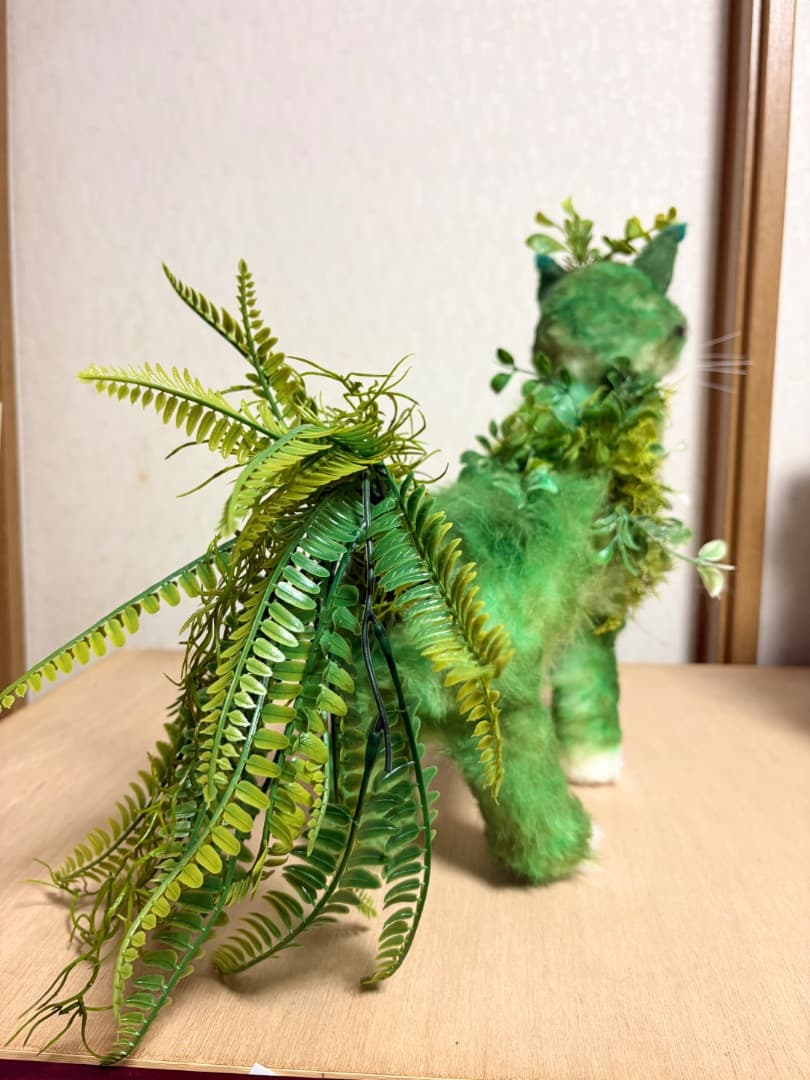 緑イメージ　猫アートドール【ハンドメイド　 羊毛フェルト ぬいぐるみ