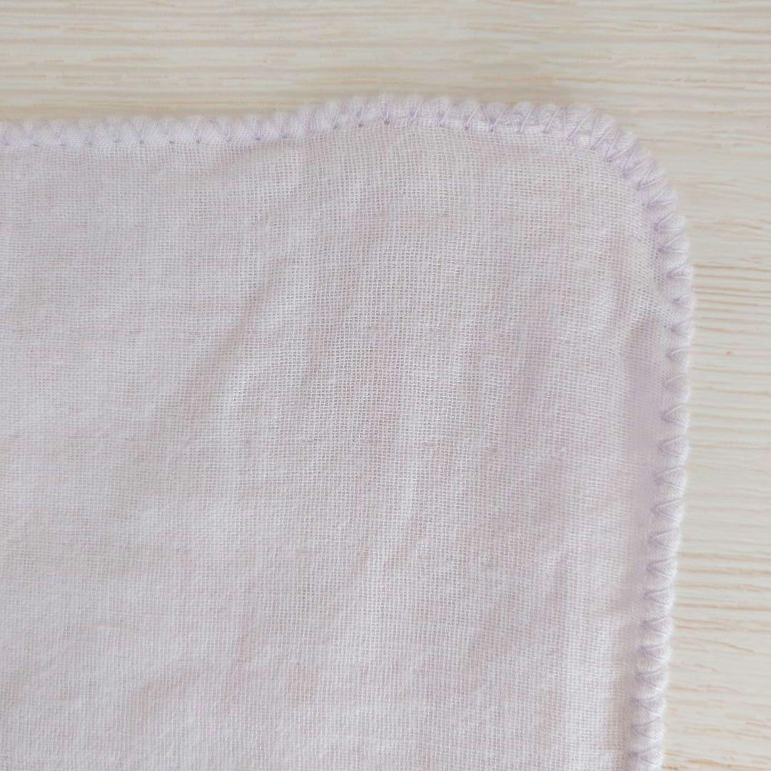 手刺繍入ちっちゃな ガーゼハンカチ【りす君とラベンダー】