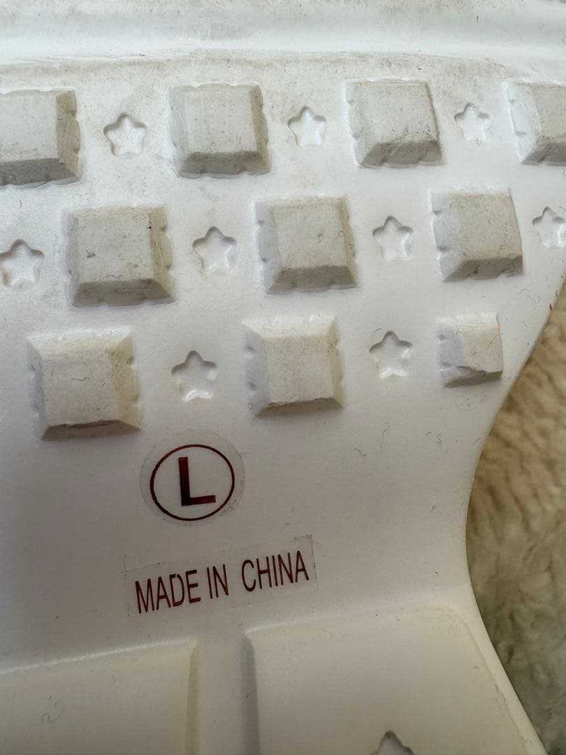 アルベロベロ刺繍キャラクター付きグレーのスニーカー