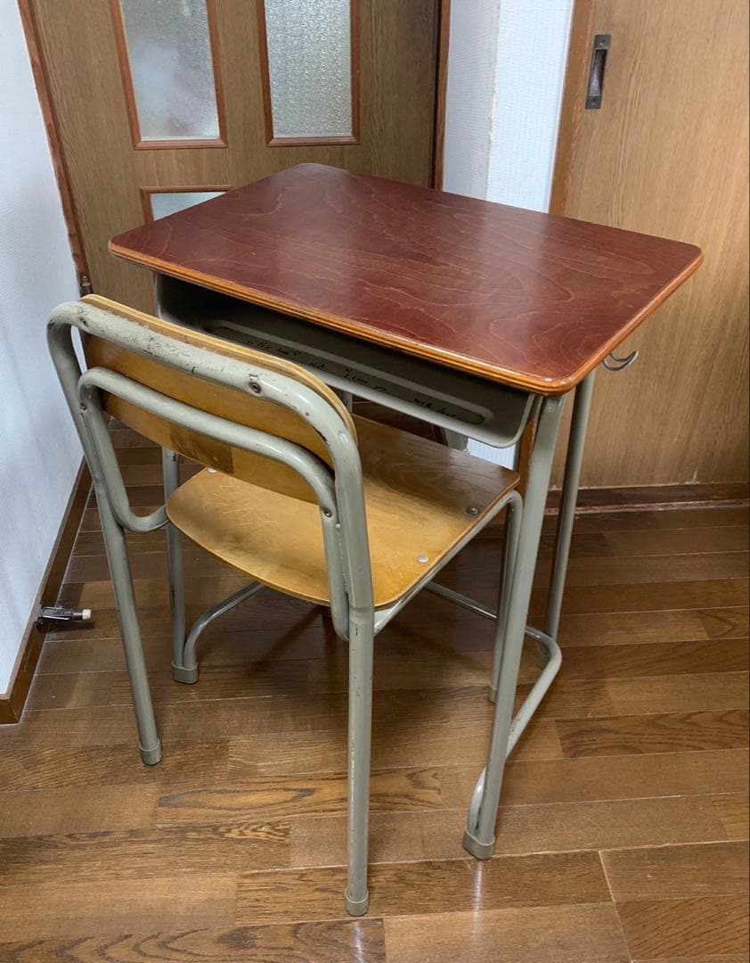 昭和レトロ　学校机とイスセット①