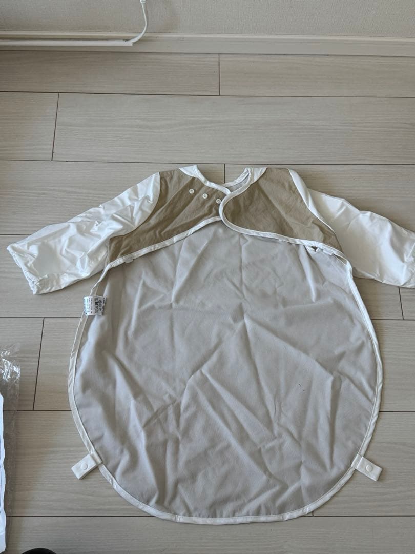 SAMOE サモエ ストレスフリー 長袖 ベージュ ベビーオールカバーエプロン