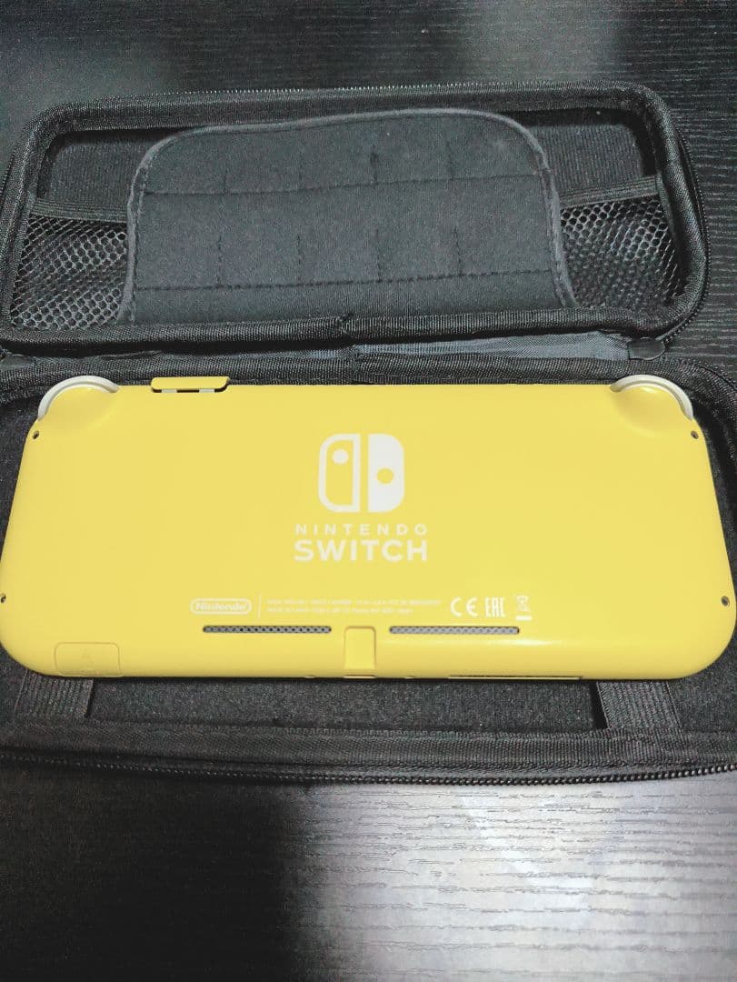 美品 ニンテンドースイッチライト 本体 イエロー ケース付き