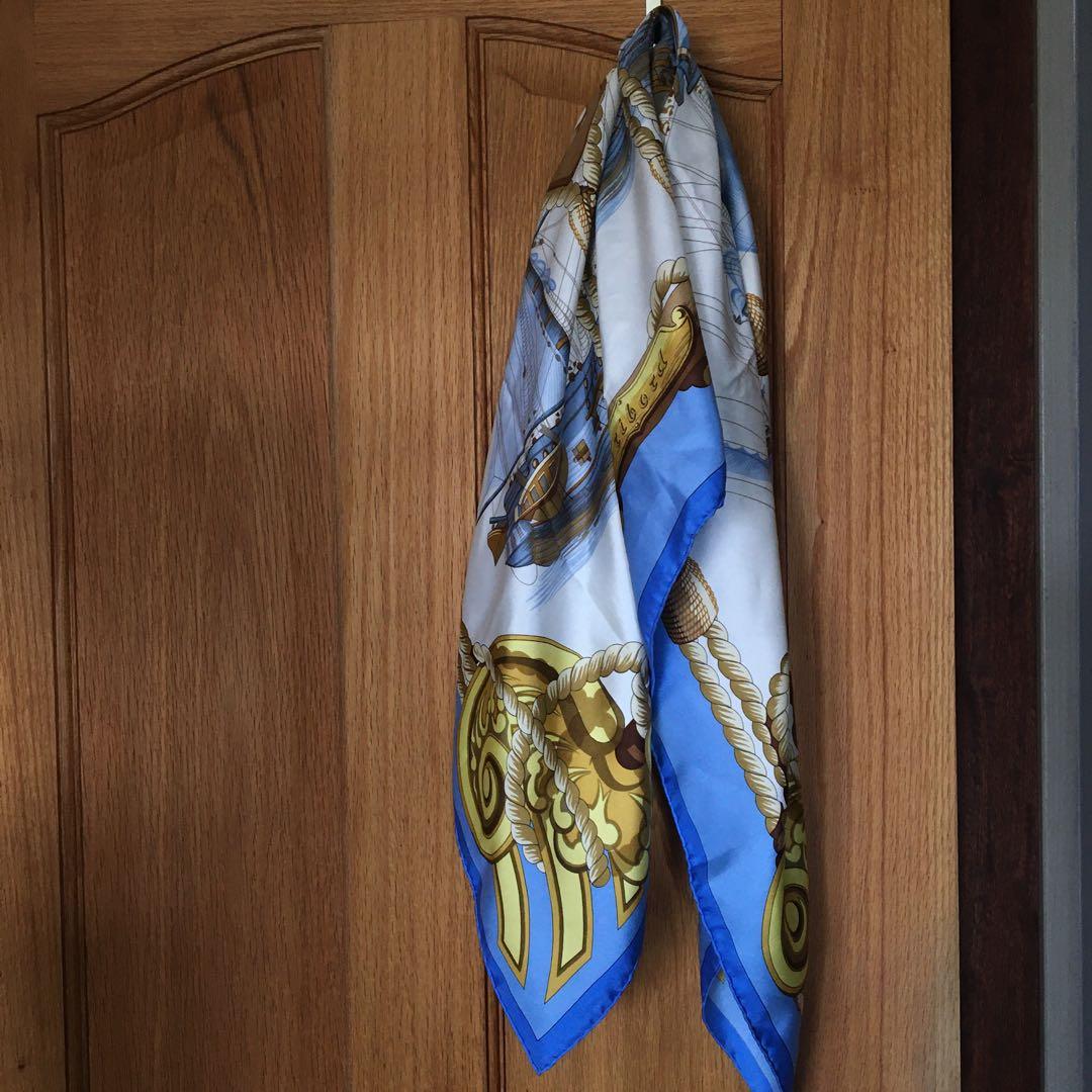 HERMES エルメス　スカーフ　カレ90 ブルー