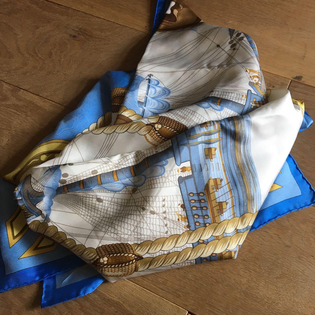 HERMES エルメス　スカーフ　カレ90 ブルー