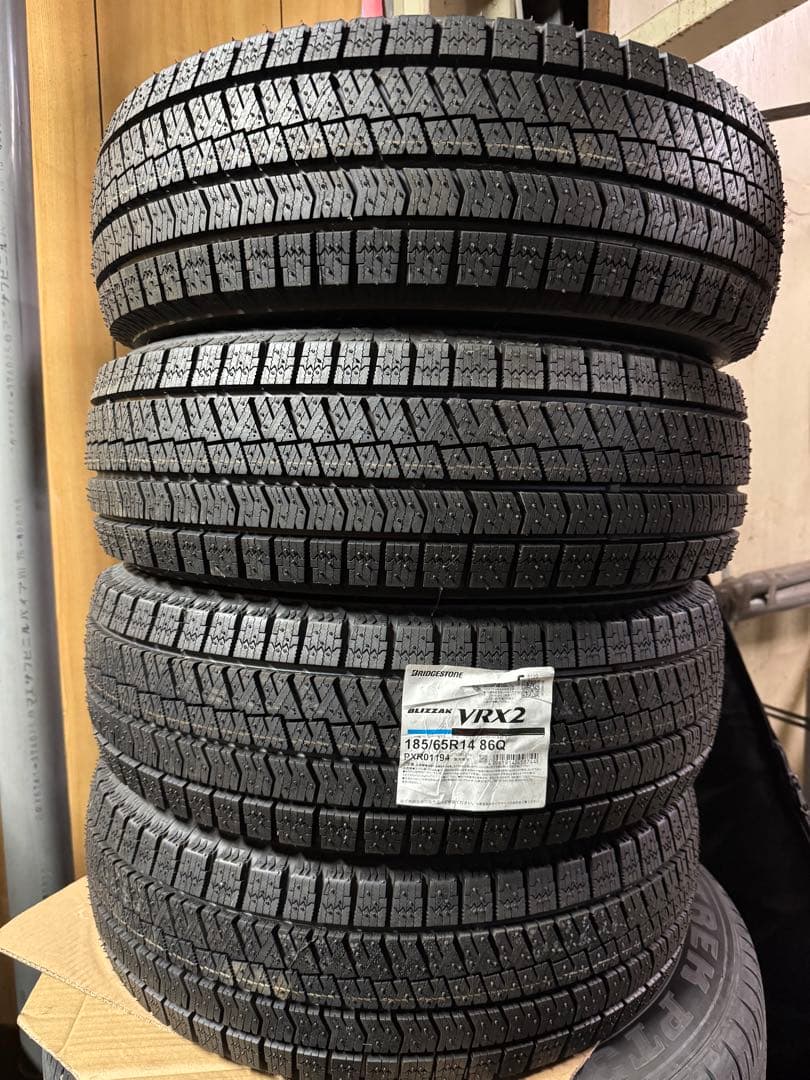 BLIZZAK VRX2 185/65R14 スタッドレスタイヤ