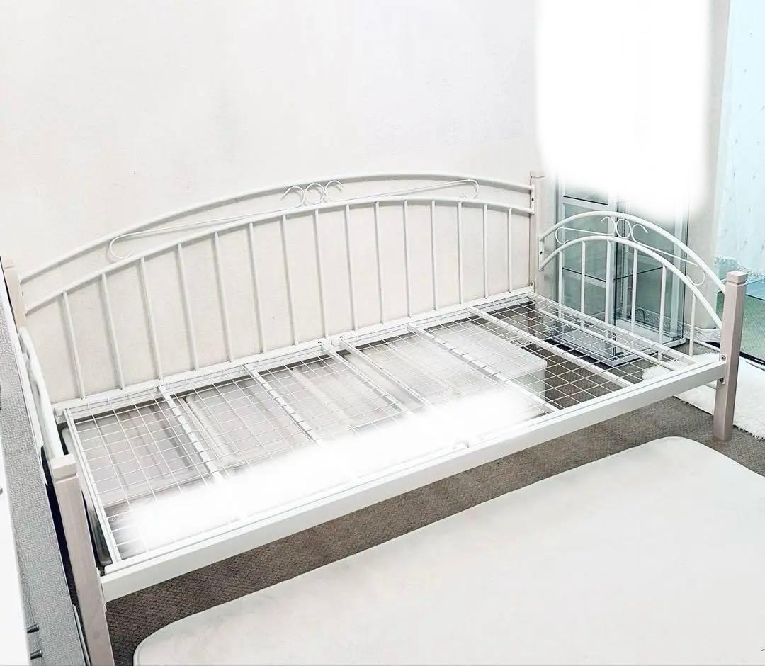 ロートアイアン　ベッドフレーム　シングル　ソファ型　白