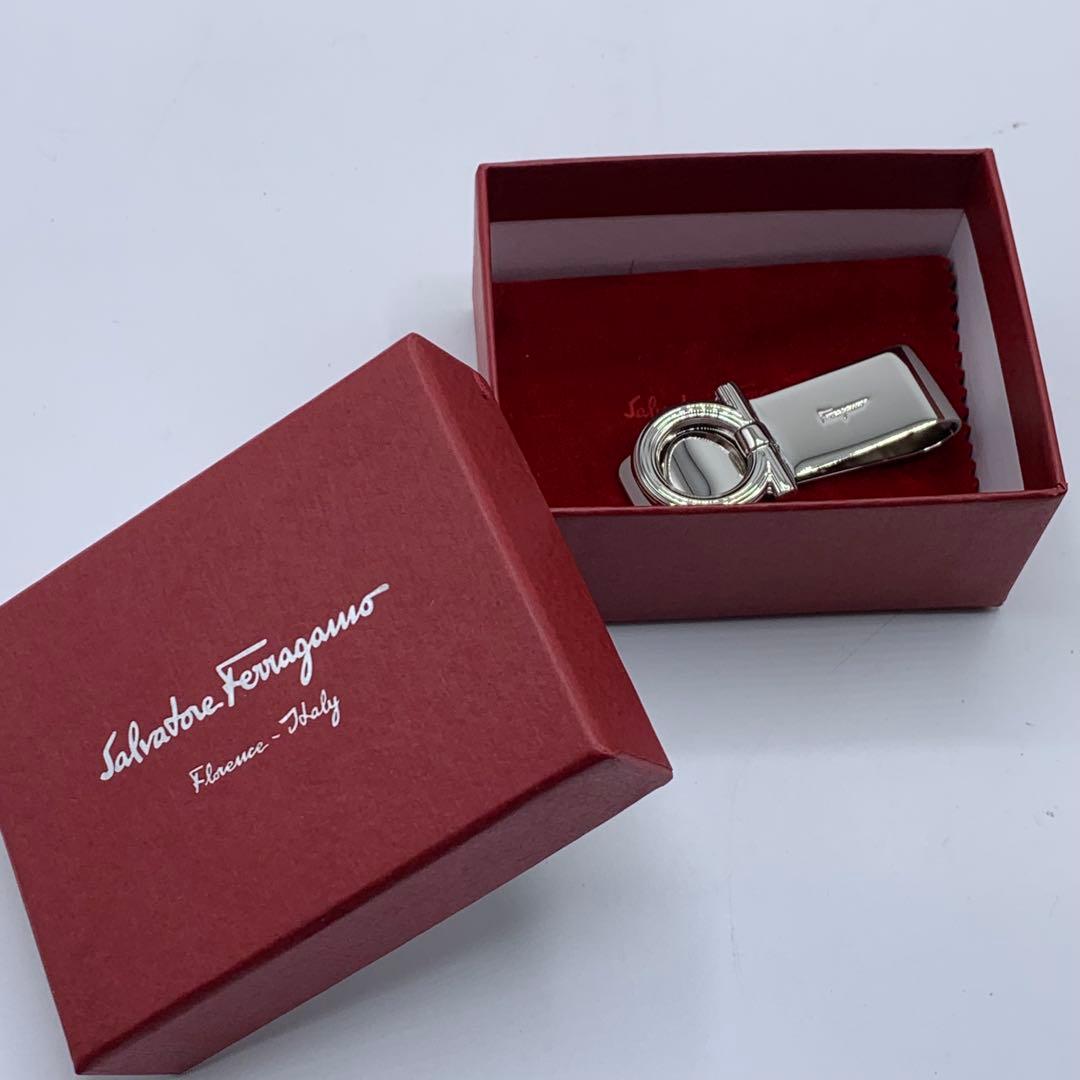 【超美品/箱付き】フェラガモ　マネークリップ　シルバー　ガンチーニ