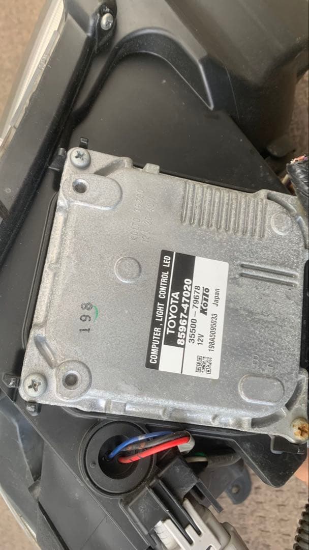 中古 トヨタ 純正 プリウス 《 ZVW30 》 右ヘッドライト Koito