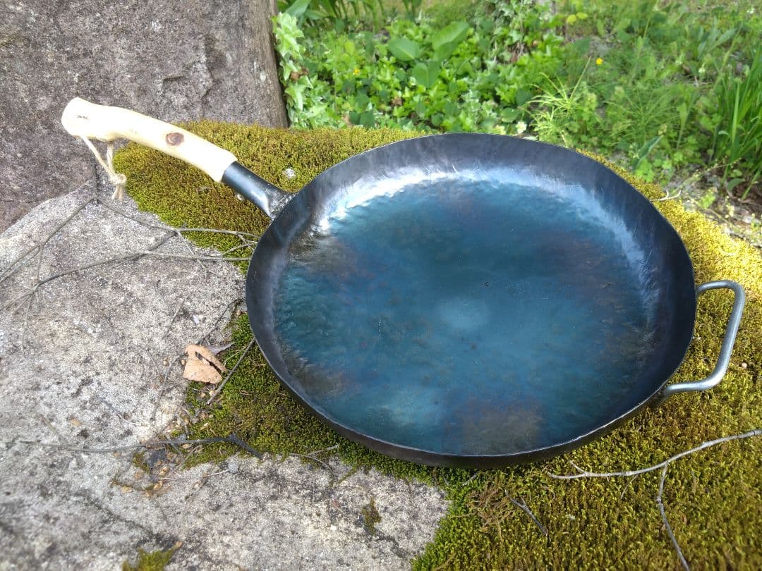 鉄なのに軽い！手作り一点物の特大フライパン。