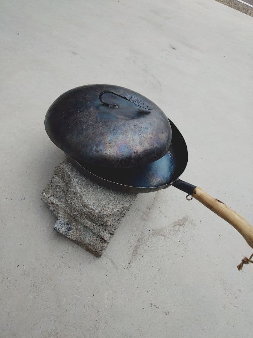 鉄なのに軽い！手作り一点物の特大フライパン。