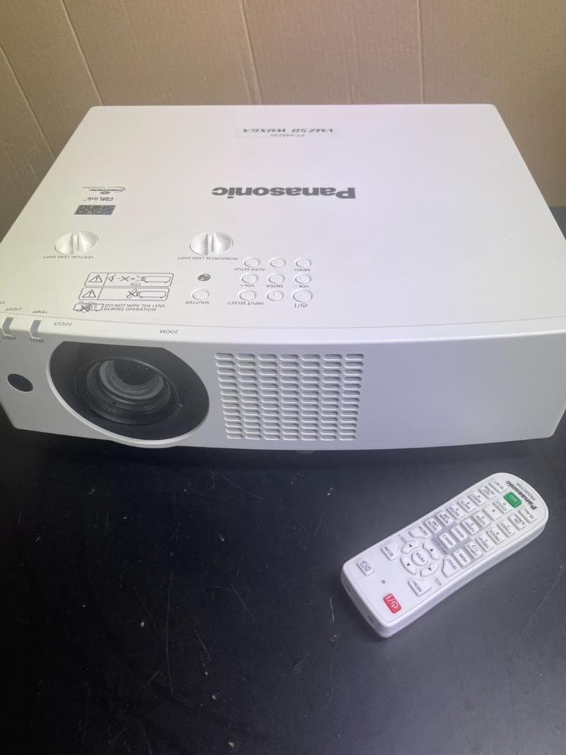 Panasonic PT-VMZ50 WUXGA プロジェクター本体