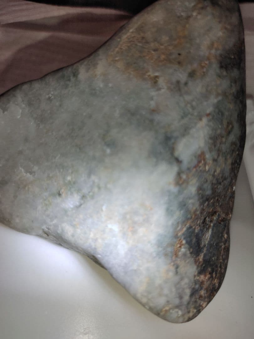 横川 青翡翠 重さ393g 全体的にチラホラとラベンダーも入っています。