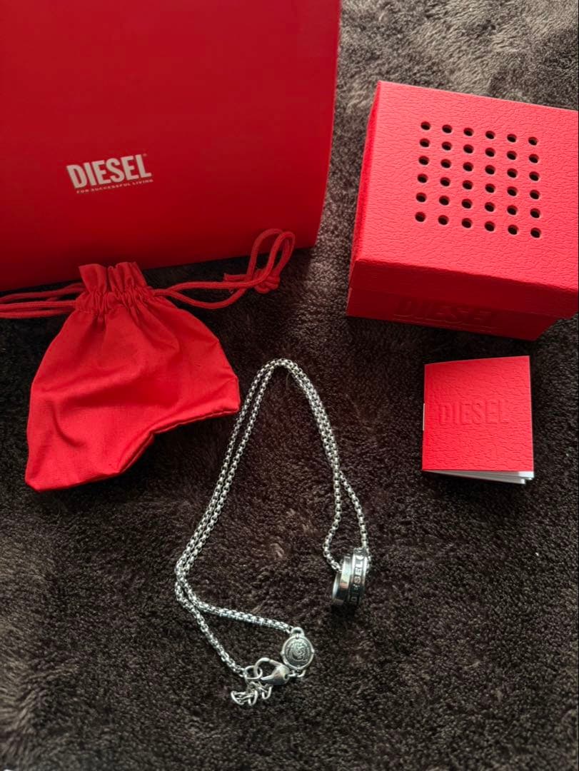 DIESEL シルバー ペンダント ネックレス