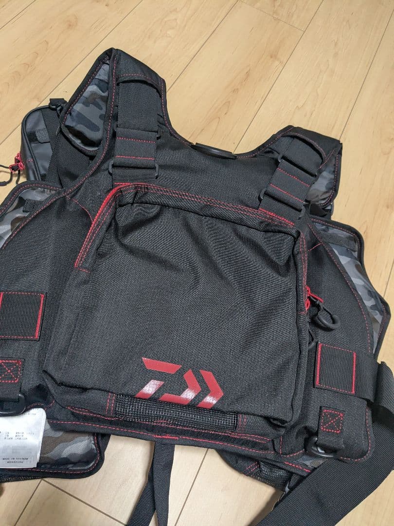（最終値引き）Daiwa ライフジャケット ブラック/レッド美品!!