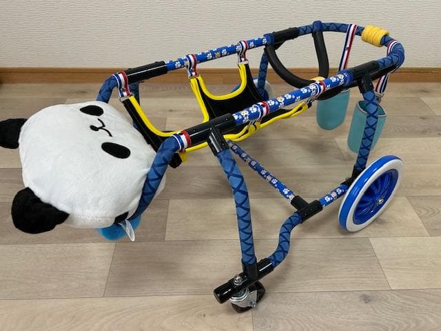 犬用車椅子、柴犬用４輪車、犬の車椅子