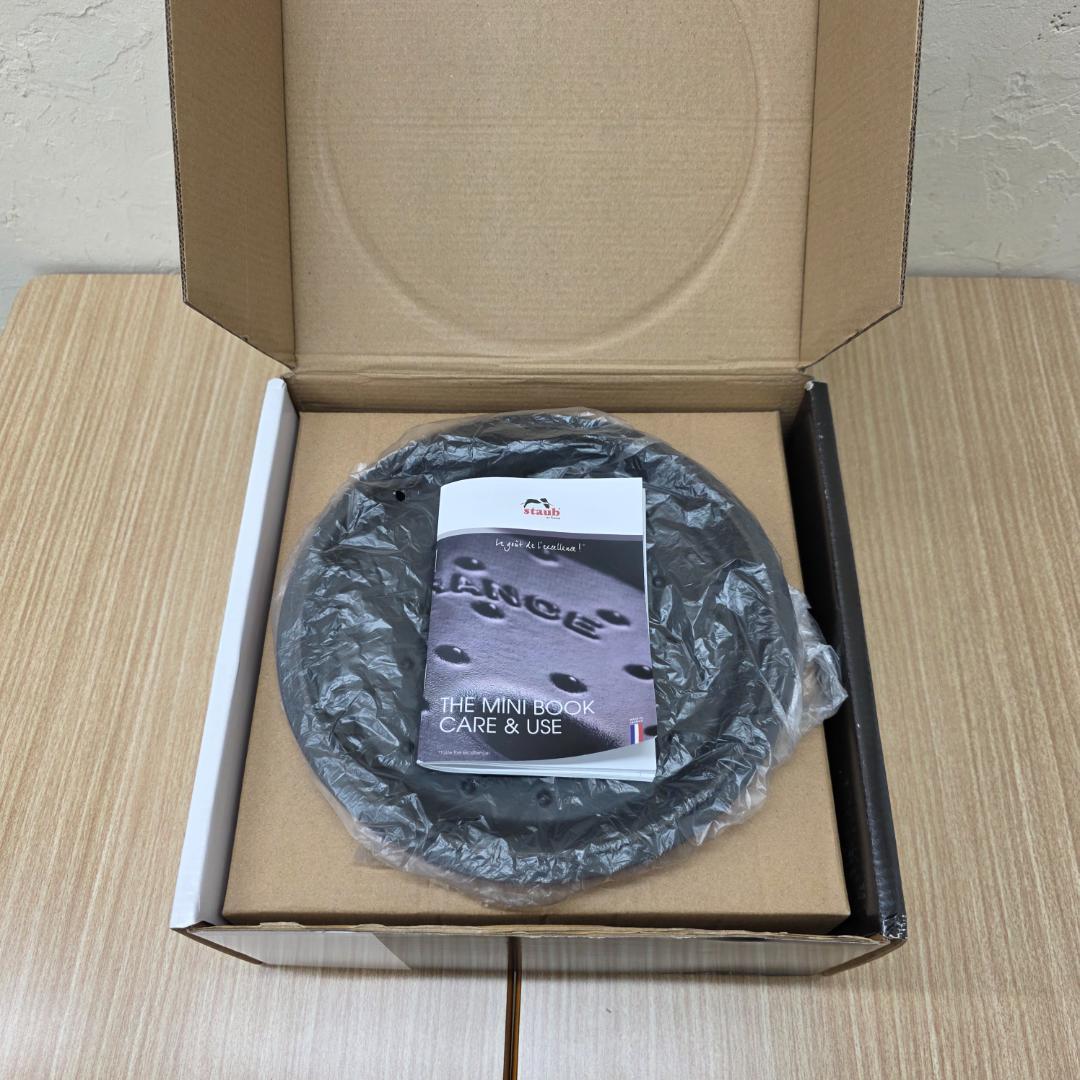 STAUB ココットラウンド鋳鉄製 両手鍋 24cm 赤