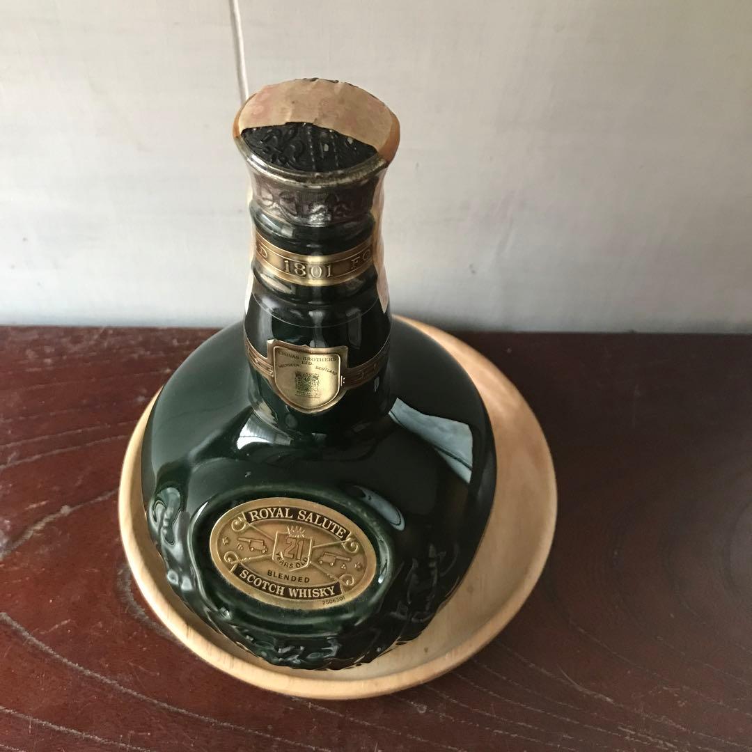 ウイスキー ロイヤルサルート21年 緑色の陶器 シーバスリーガル