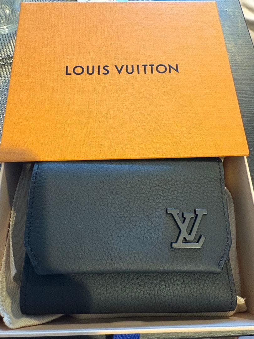 LOUIS VUITTON ケース 財布