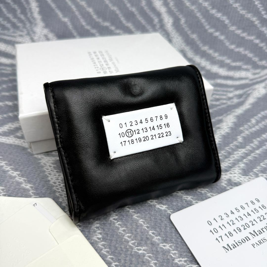 大人気♡ 三つ折り財布 エンベロープ プリント ラムスキン