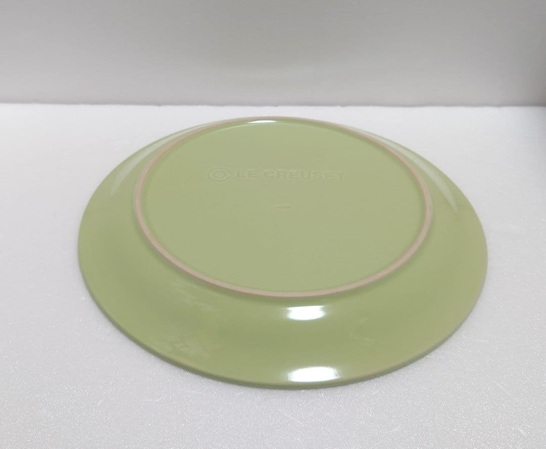 【新品】ル・クルーゼ　ラウンドプレート 23cm 赤以外