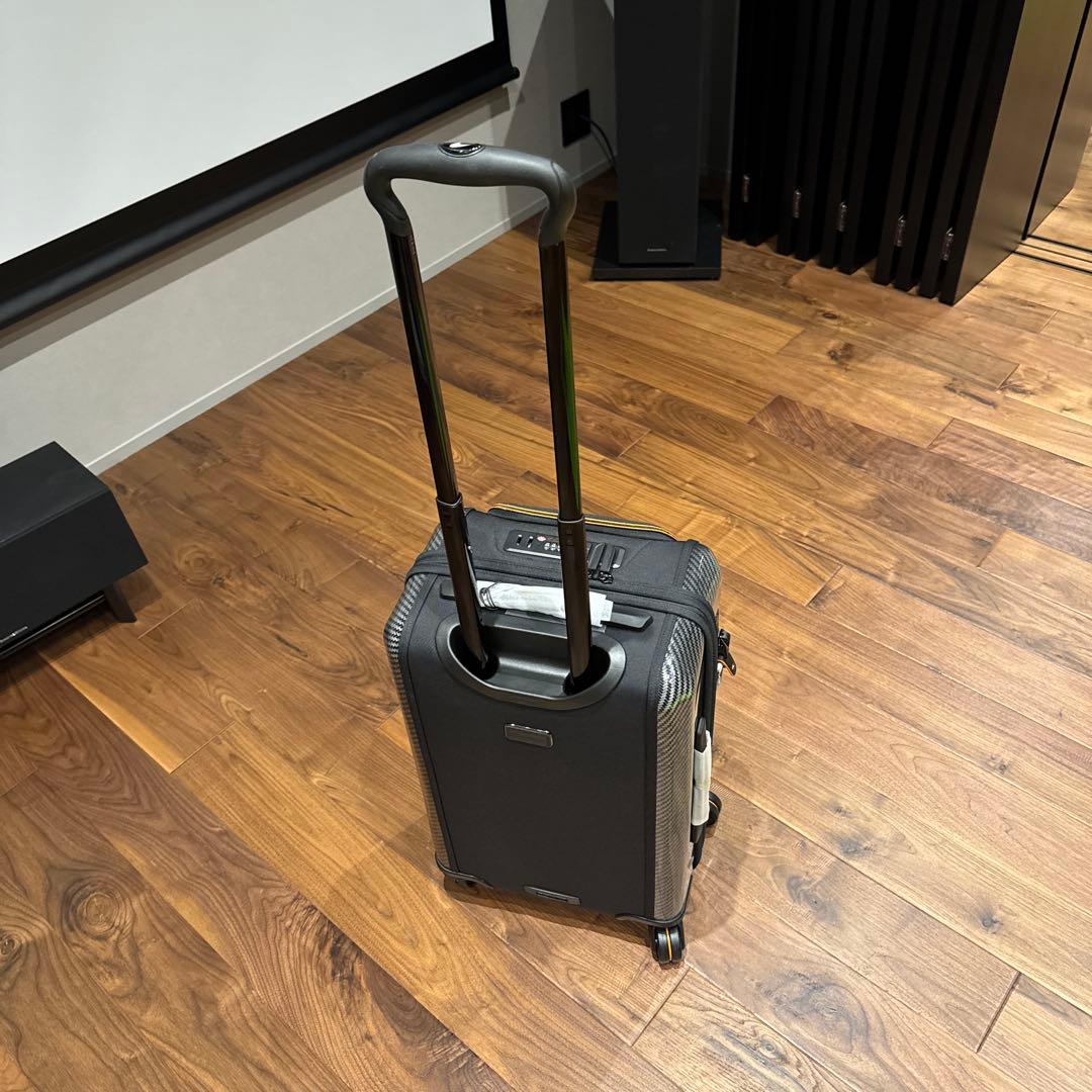 TUMI McLarenカーボンファイバー風デザイン 中型スーツケース