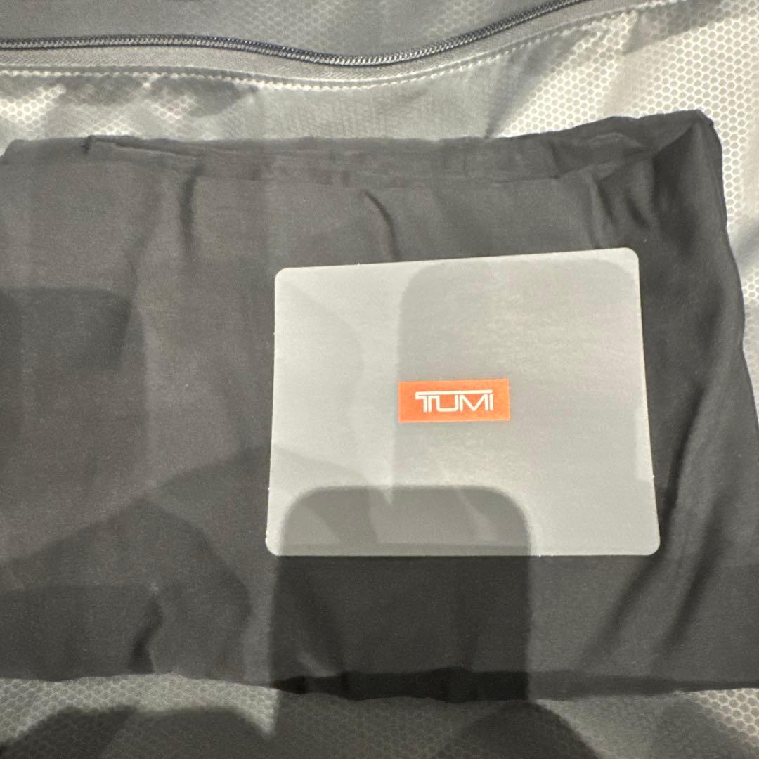 TUMI McLarenカーボンファイバー風デザイン 中型スーツケース