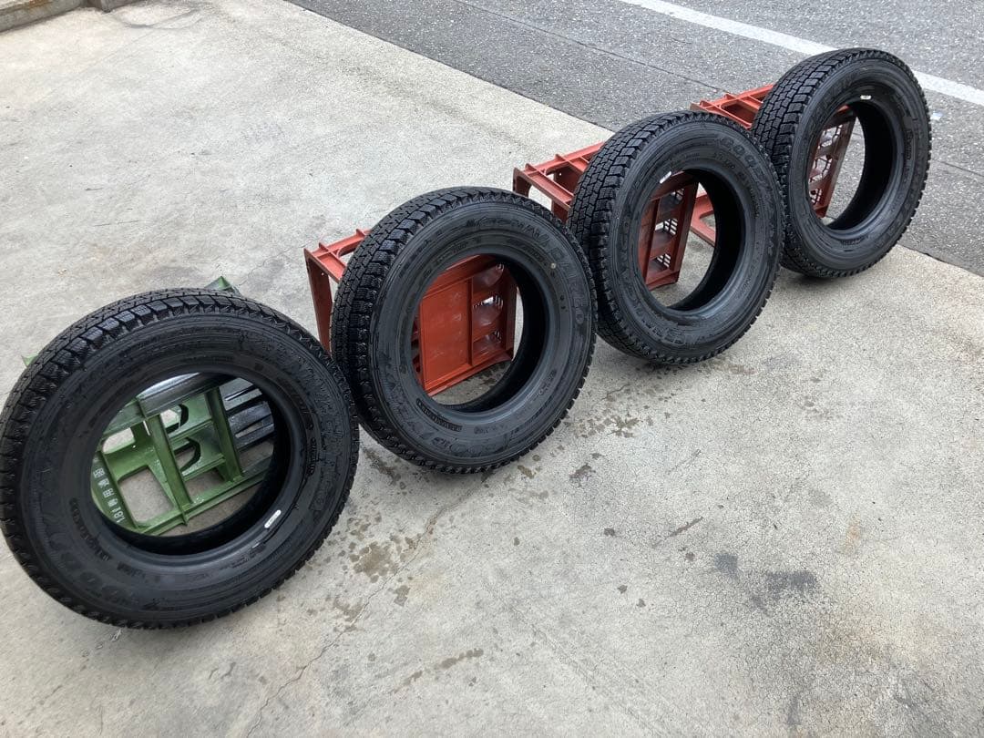 スタッドレスタイヤ四本セット グッドイヤーICE NAVI CARGO