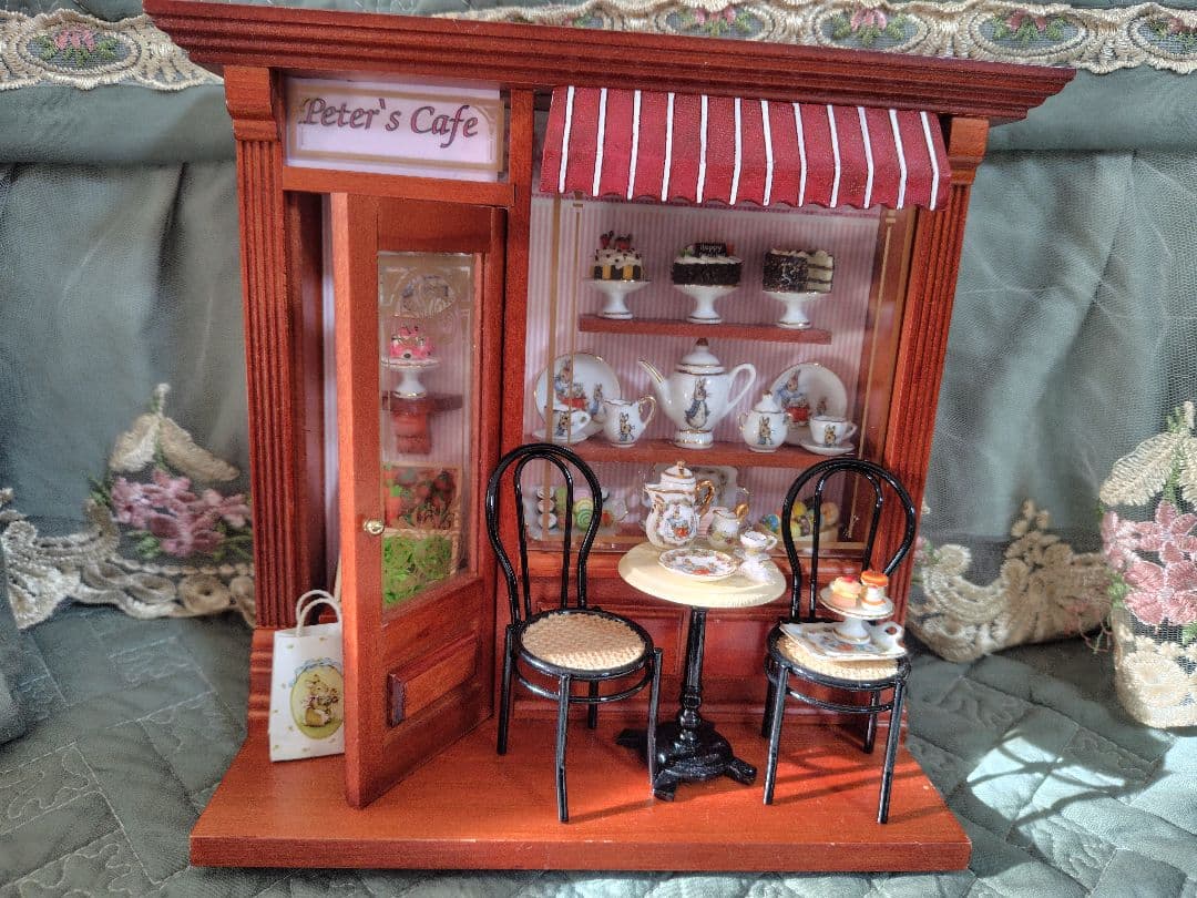 ロイターポーセリン　ミニチュア　ドールハウス　ピーターラビットカフェ