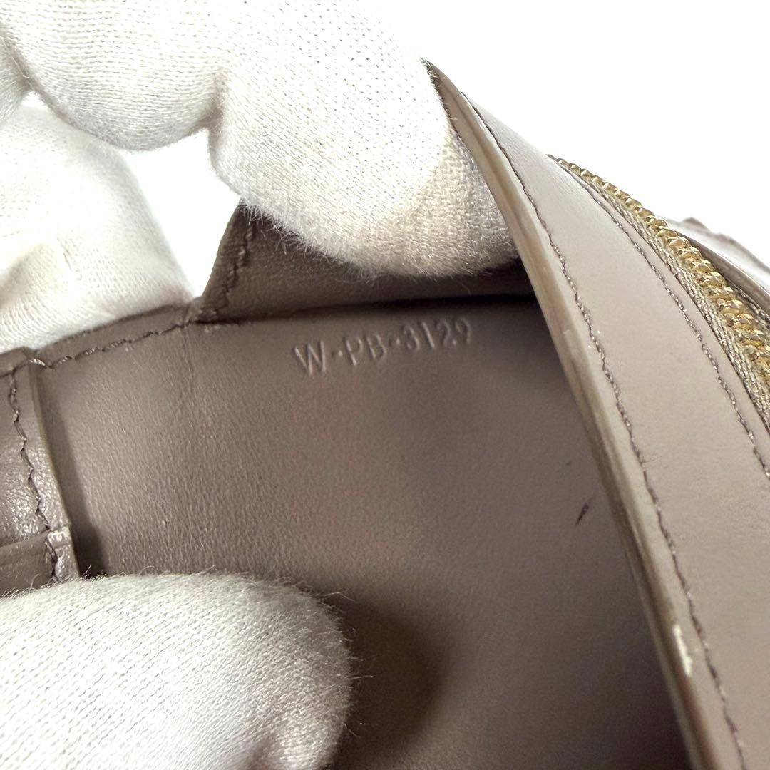 【極美品】セリーヌ　二つ折り財布　ミディアム　ストラップ　ウォレット　グレージュ