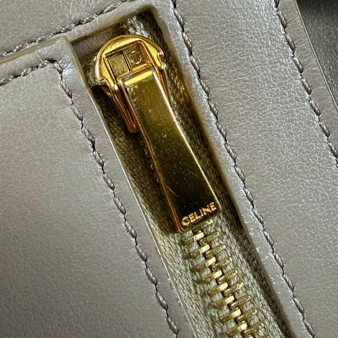 【極美品】セリーヌ　二つ折り財布　ミディアム　ストラップ　ウォレット　グレージュ