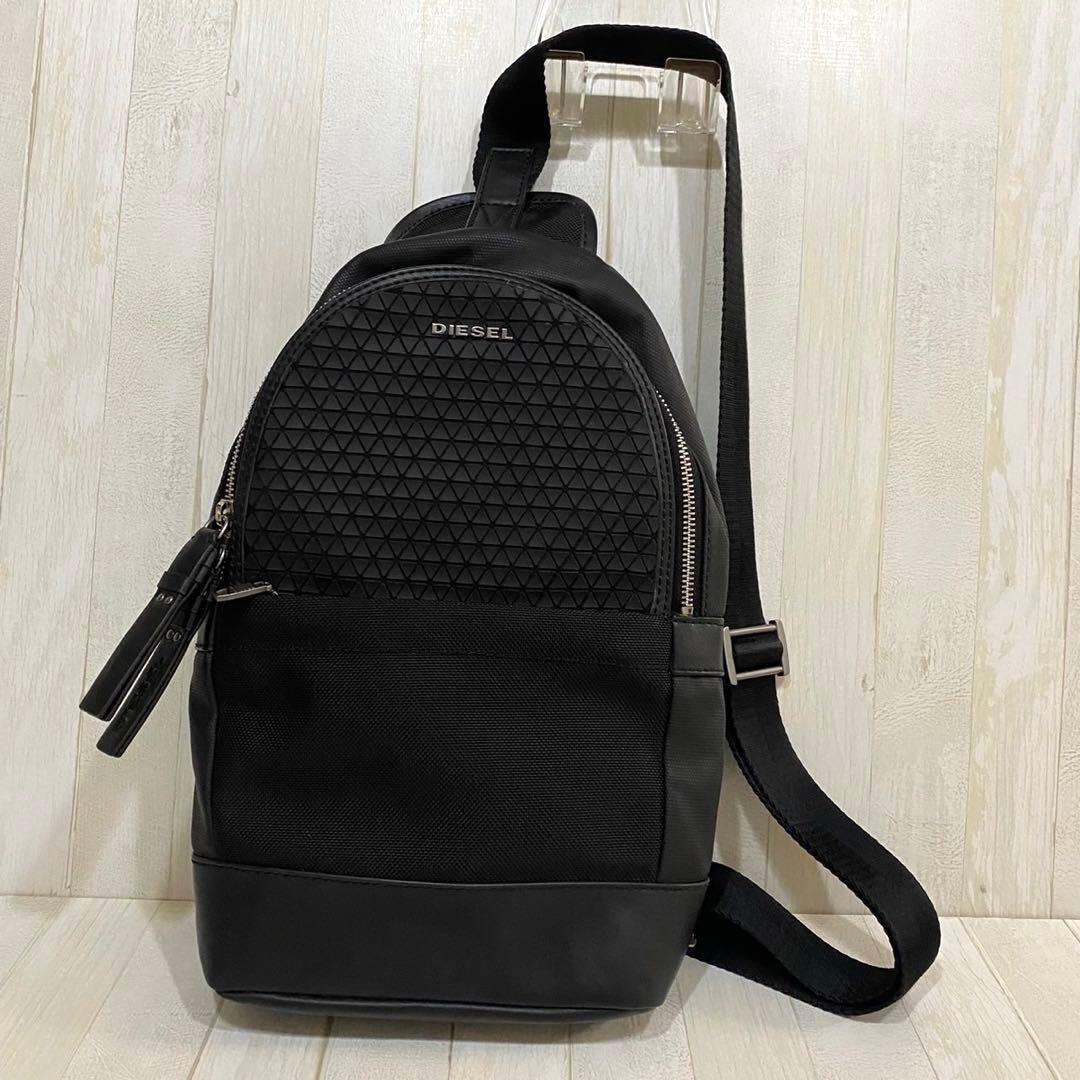 DIESEL ディーゼル　ブラック ボディバッグ