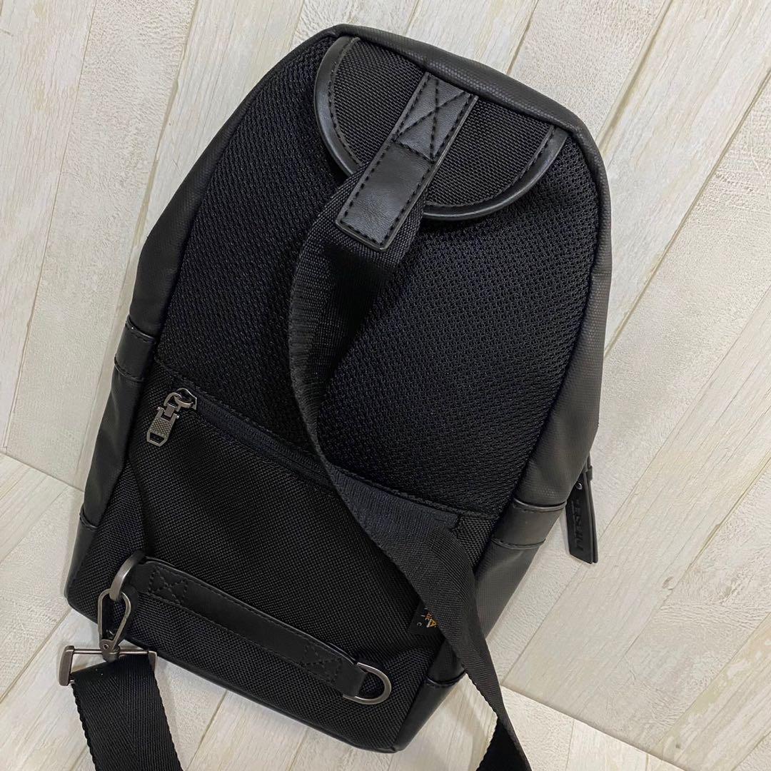 DIESEL ディーゼル　ブラック ボディバッグ
