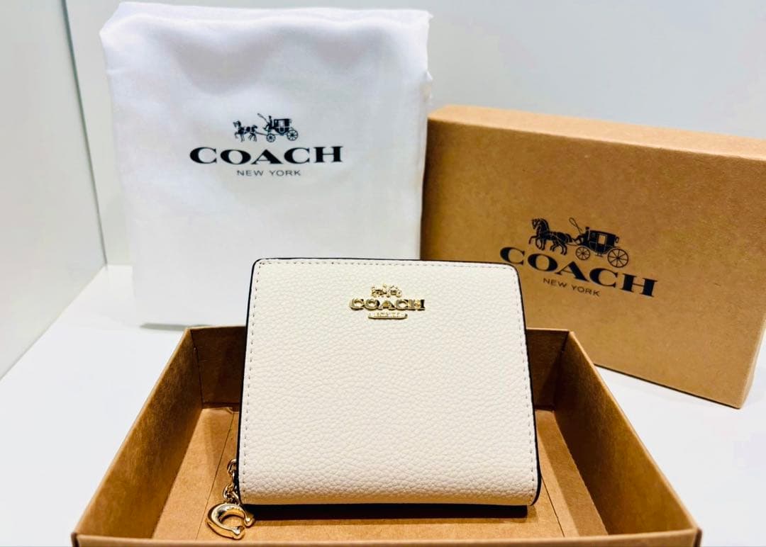 COACH コーチ　ホワイト 二つ折り財布
