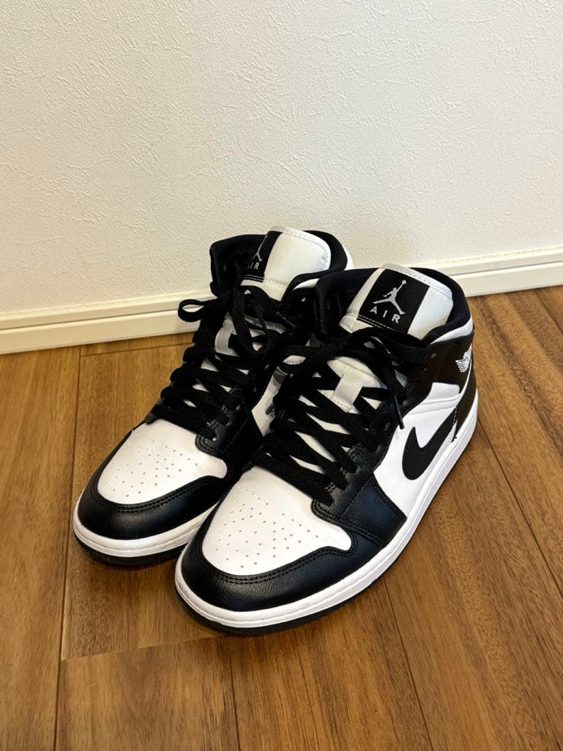 Nikeエア ジョーダン 1 MID 26.5 箱あり　白黒