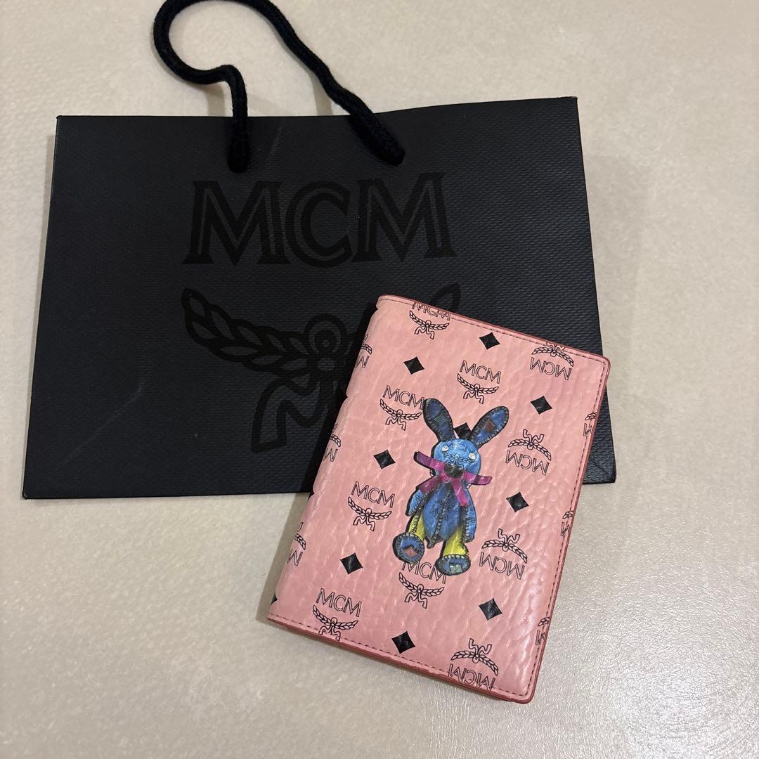 MCM ウサギデザイン パスポートケース　ピンク