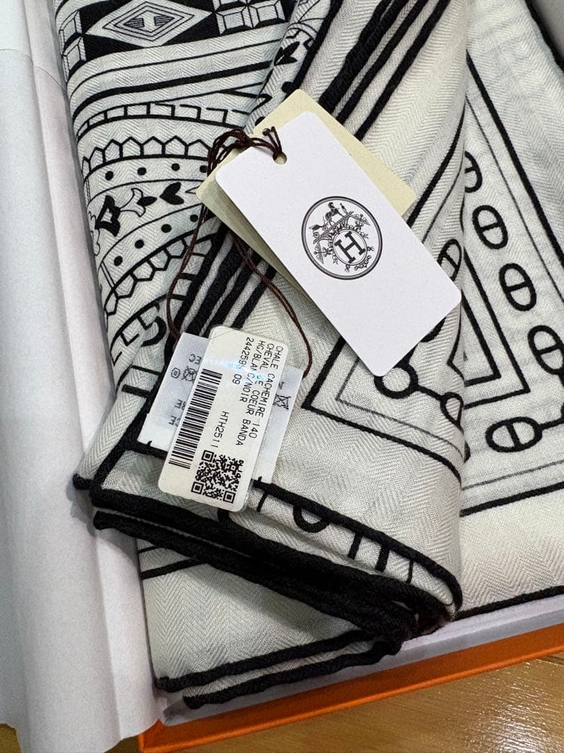 ⭐︎新品・未使用⭐︎ HERMES エルメス　カシシル　　バンダナ　白✖️黒　野村大輔