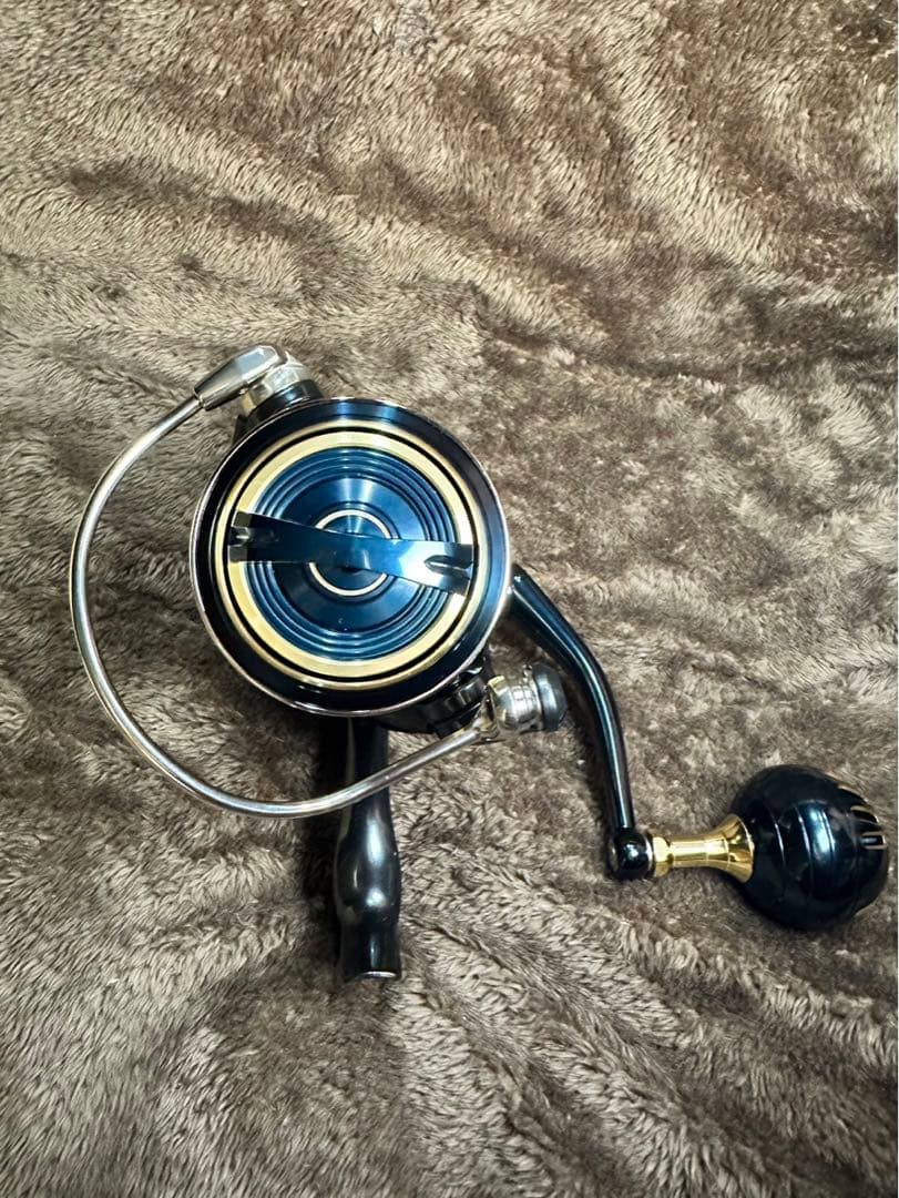 25 ソルティガ　10000-P スピニングリール