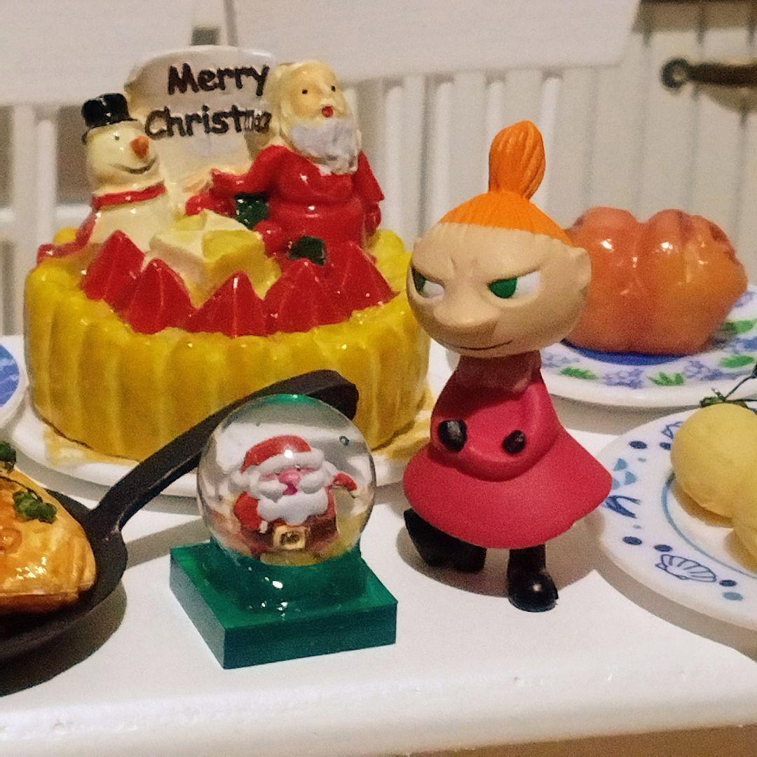 ムーミンフィギュア＆木製家具（白）＆豪華おまけ付きクリスマスミニチュアセット