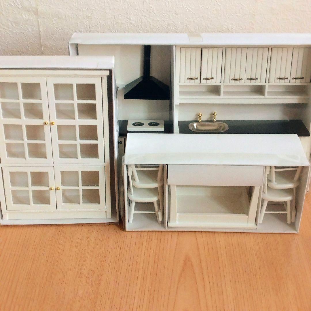 ムーミンフィギュア＆木製家具（白）＆豪華おまけ付きクリスマスミニチュアセット