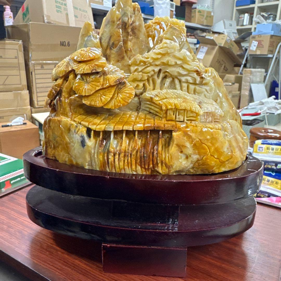 玉 天然石 山と葉の彫刻 置物 木製台座付き