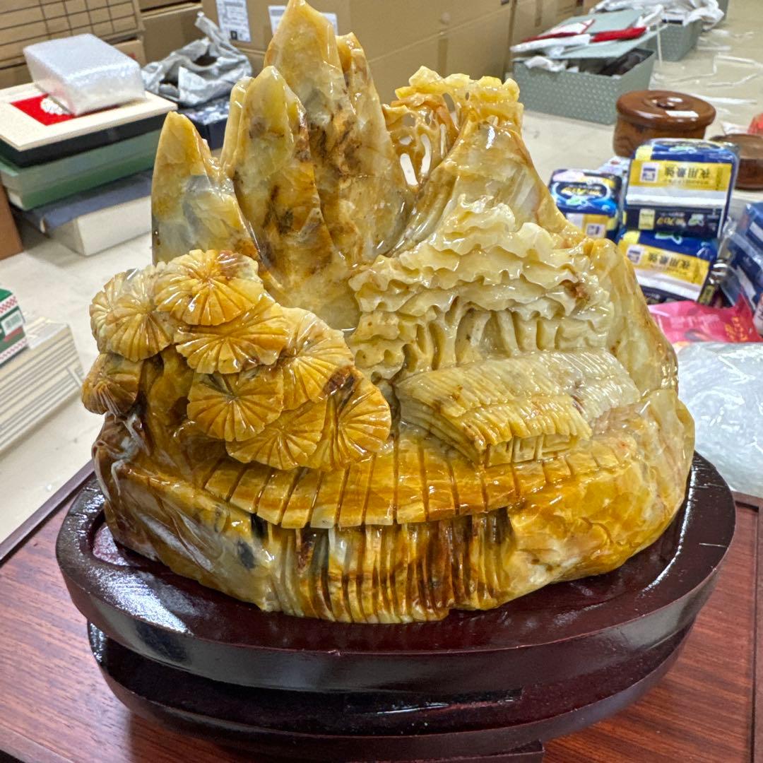 玉 天然石 山と葉の彫刻 置物 木製台座付き