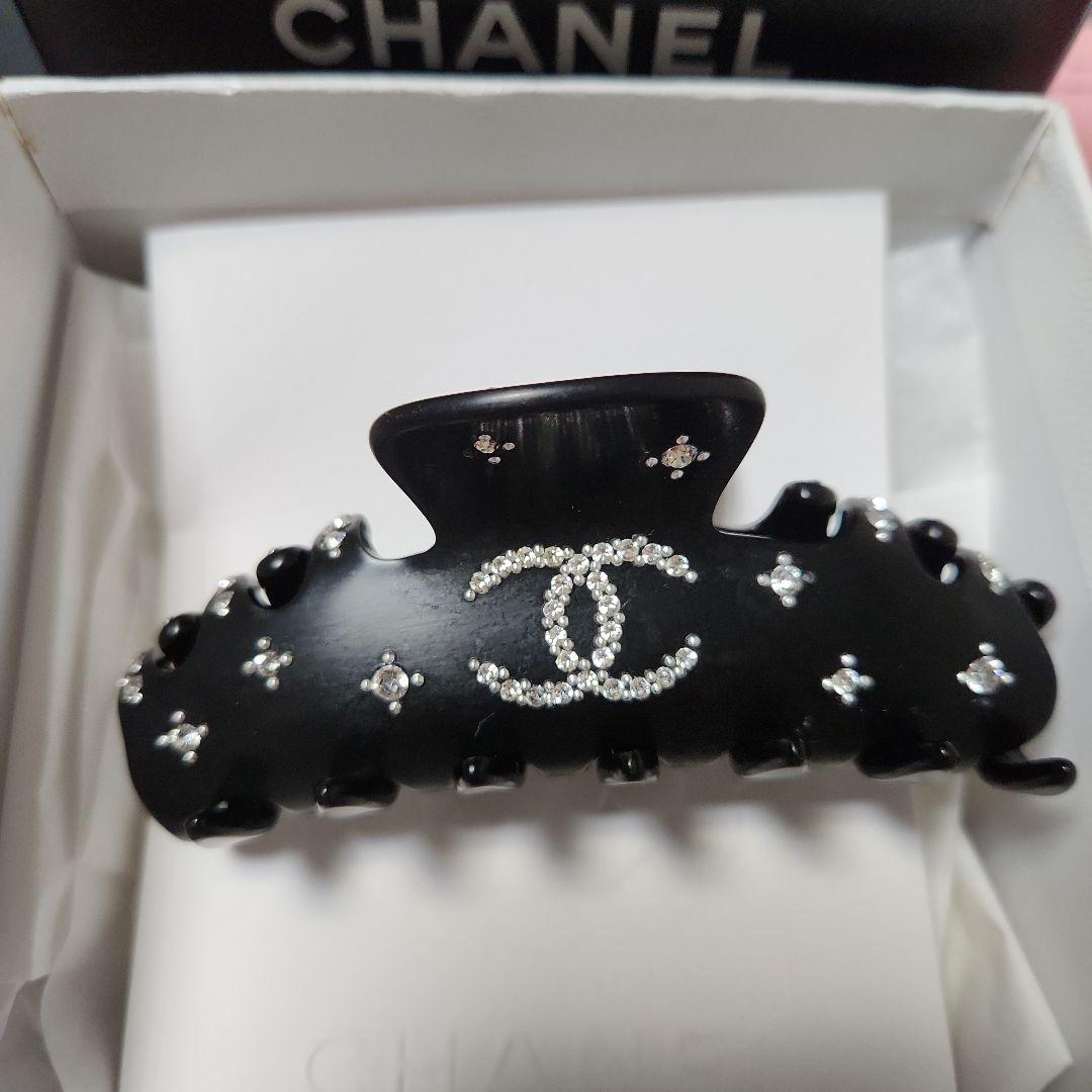 CHANEL ブラック ヘアクリップ クリスタル装飾
