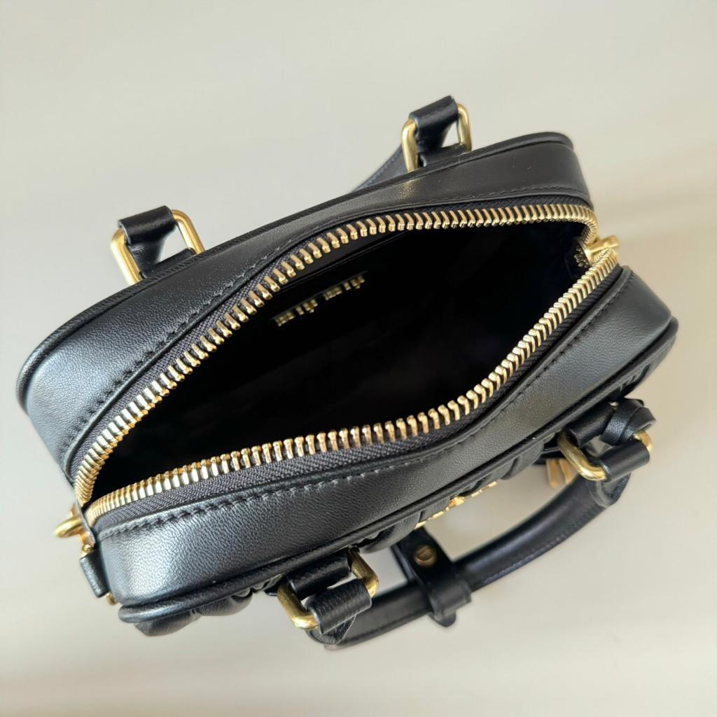 大人気！MIU MIU ハンドバッグ　ブラック　キルティングデザイン